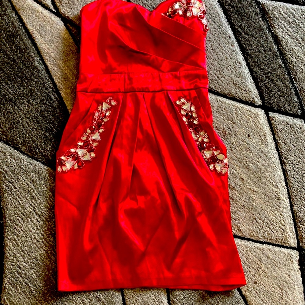 B. Smart Red dress